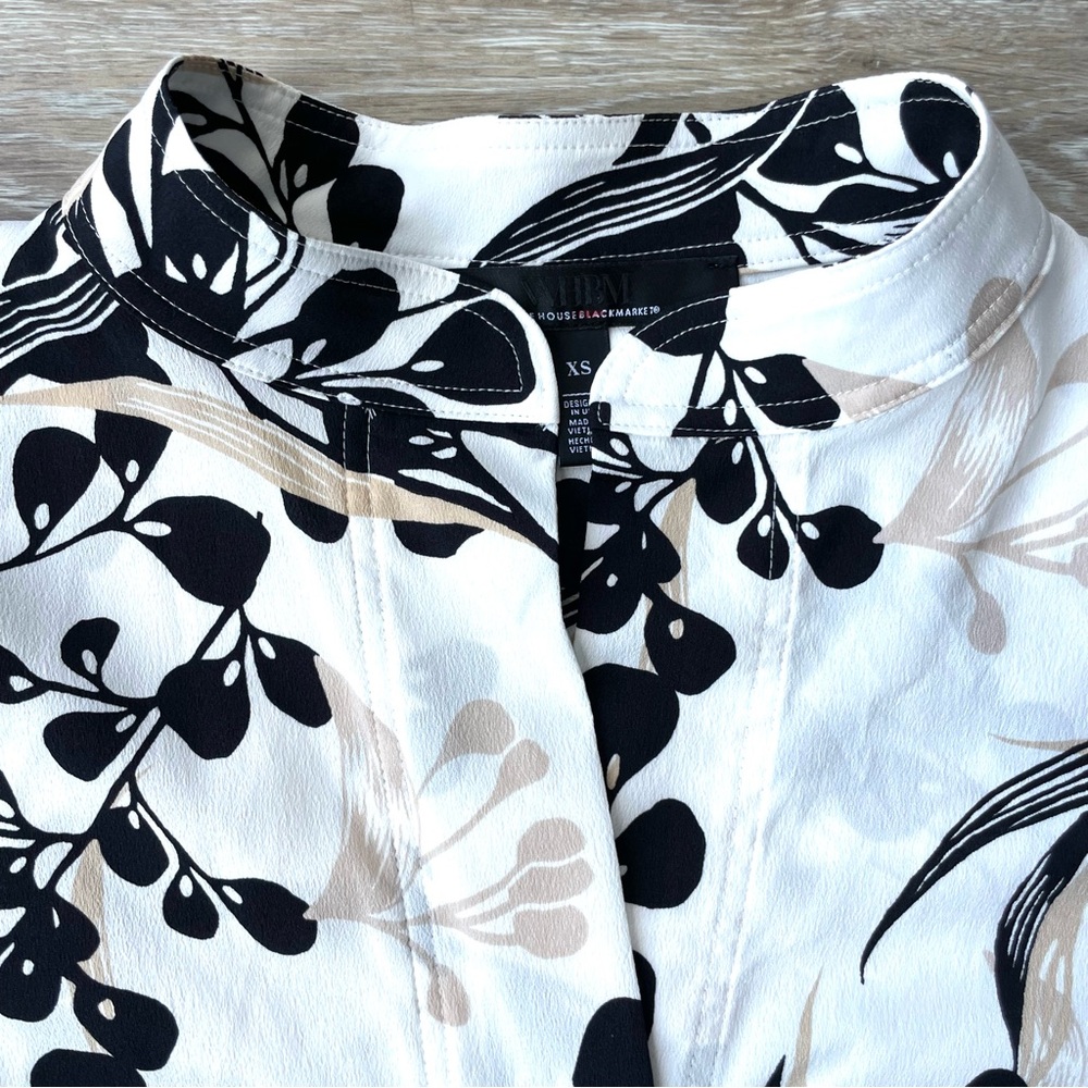 White House Black Market Black and White Floral Blouse Size XS - Picture 8 of 12